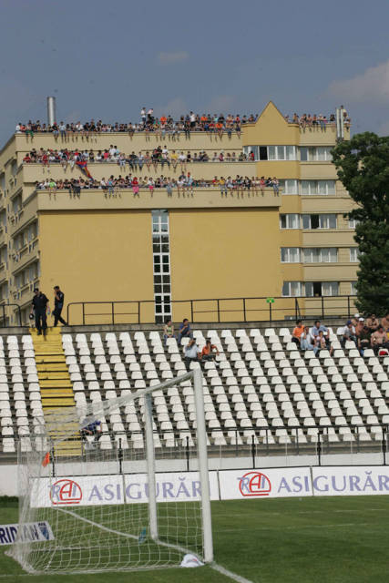 [futebolmultidao.jpg]