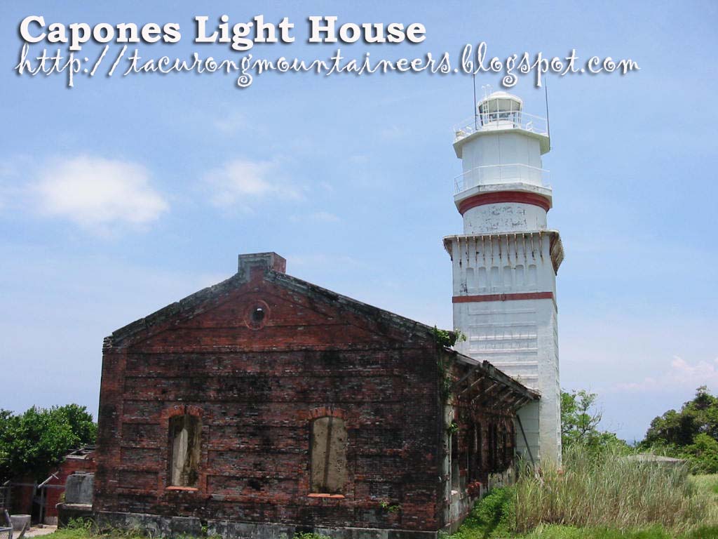 [capones+lighthouse.jpg]