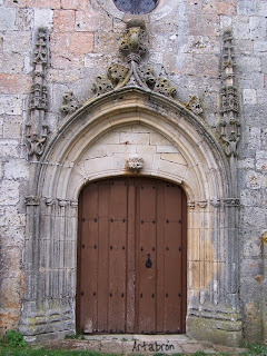 Agés: Portada de la Iglesia de Santa Eulalia