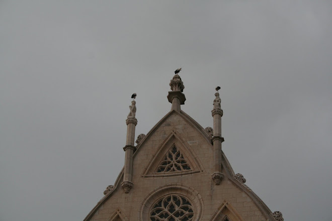 4 - Le haut du fronton de l'église