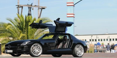 Gullwing from the tuner Mercedes AMG by Brabus SLS