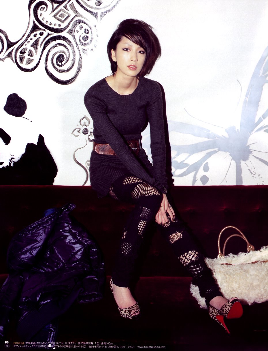 [Pretty+Style+Magazine+-+February+2007+(2).jpg]