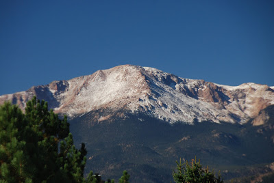 Pikes Peak Oct 18 07 from Frick Park in Briargate