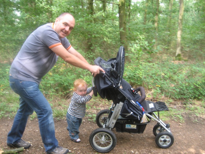 [Kinderwagenschieben+mit+Papa.jpg]