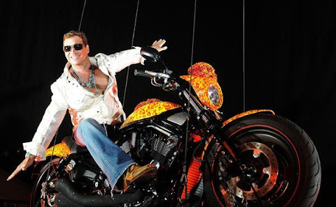 Motorcycle Cosmic Starship price of $ 1 million.Мотоцикл Cosmic Starship ценой 1 миллион долларов.