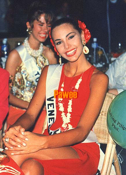 Á hậu 3 Miss Universe 2001 Eva Ekvall đã qua đời vì bệnh ung thư MINORCA+MERCADO+%288%29