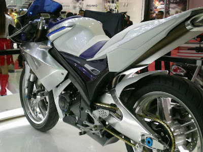 http://1.bp.blogspot.com/_3h9Bc4UgmWY/Sy0IPVSoRLI/AAAAAAAAAD8/6NBtob9ptEE/s320/modifikasi+yamaha+vixion+putih.jpg