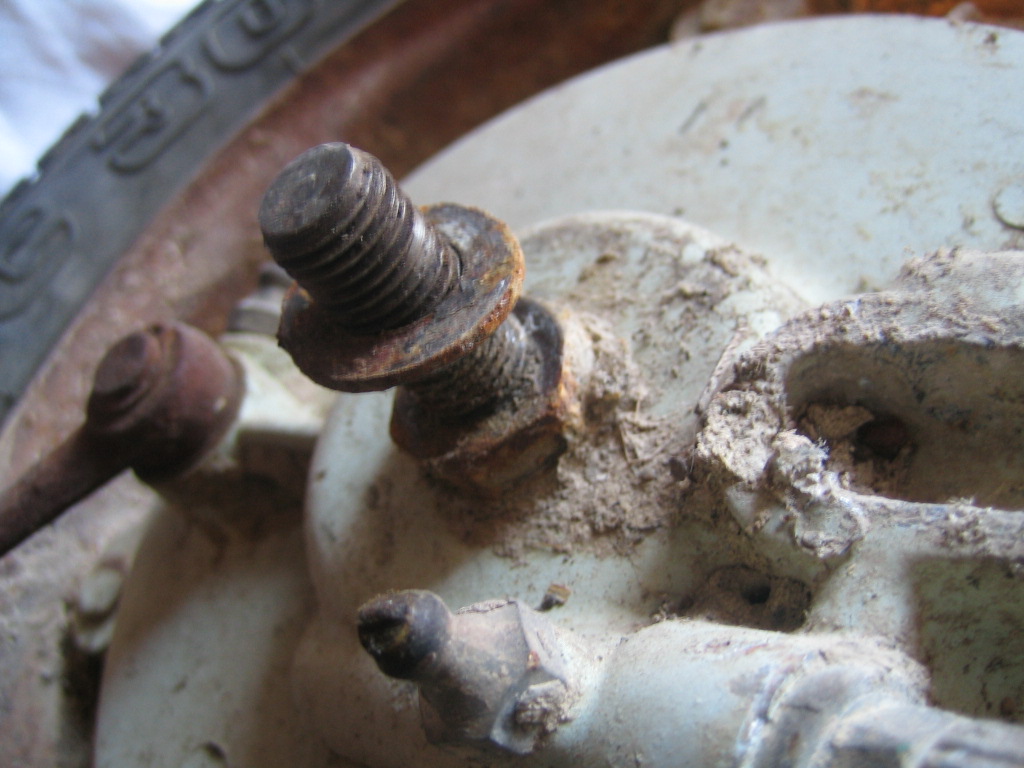 Lambretta Restoration Front Wheel removal and strip