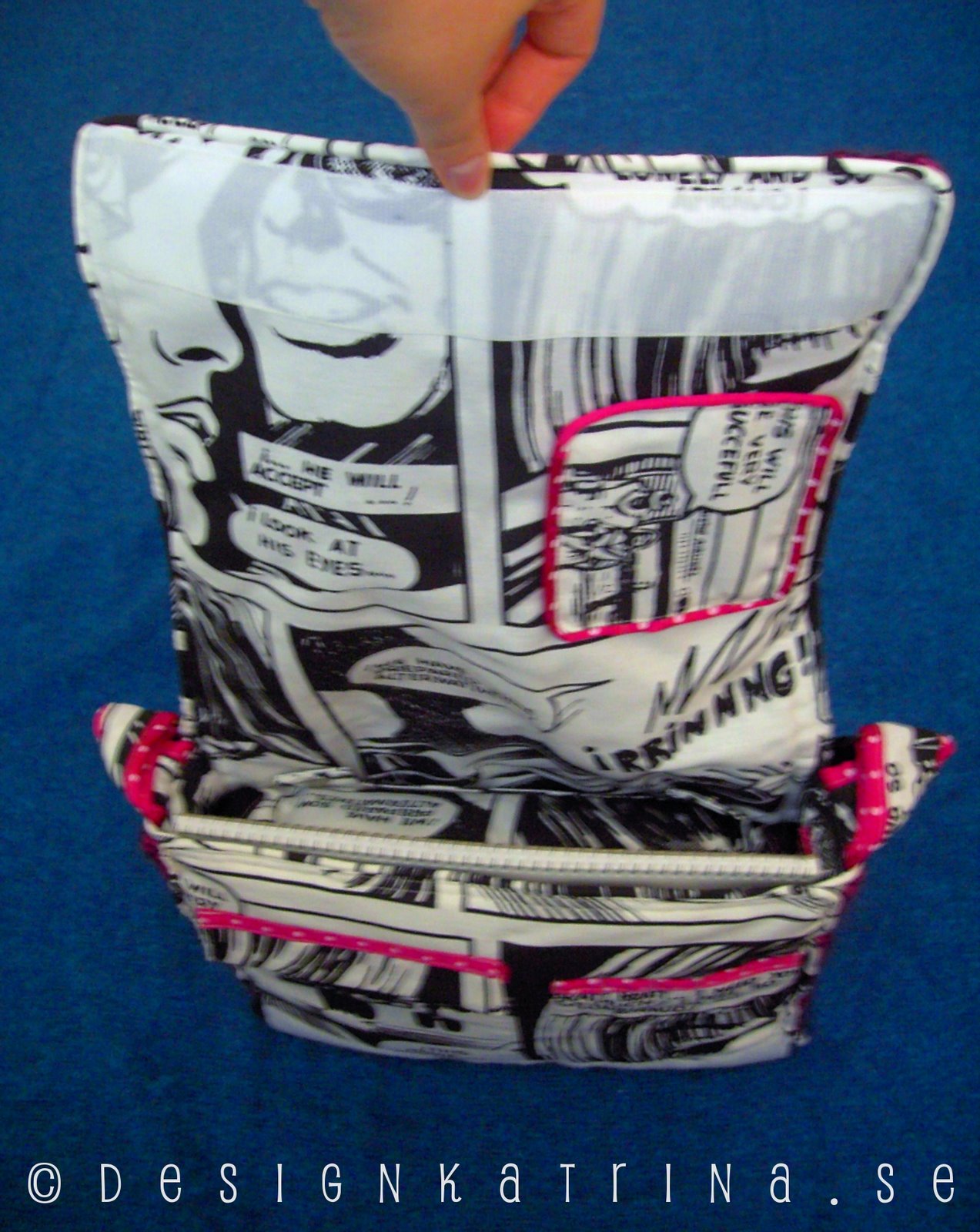 [RosaLaptopVäska001©DesignKatrina.se.JPG]