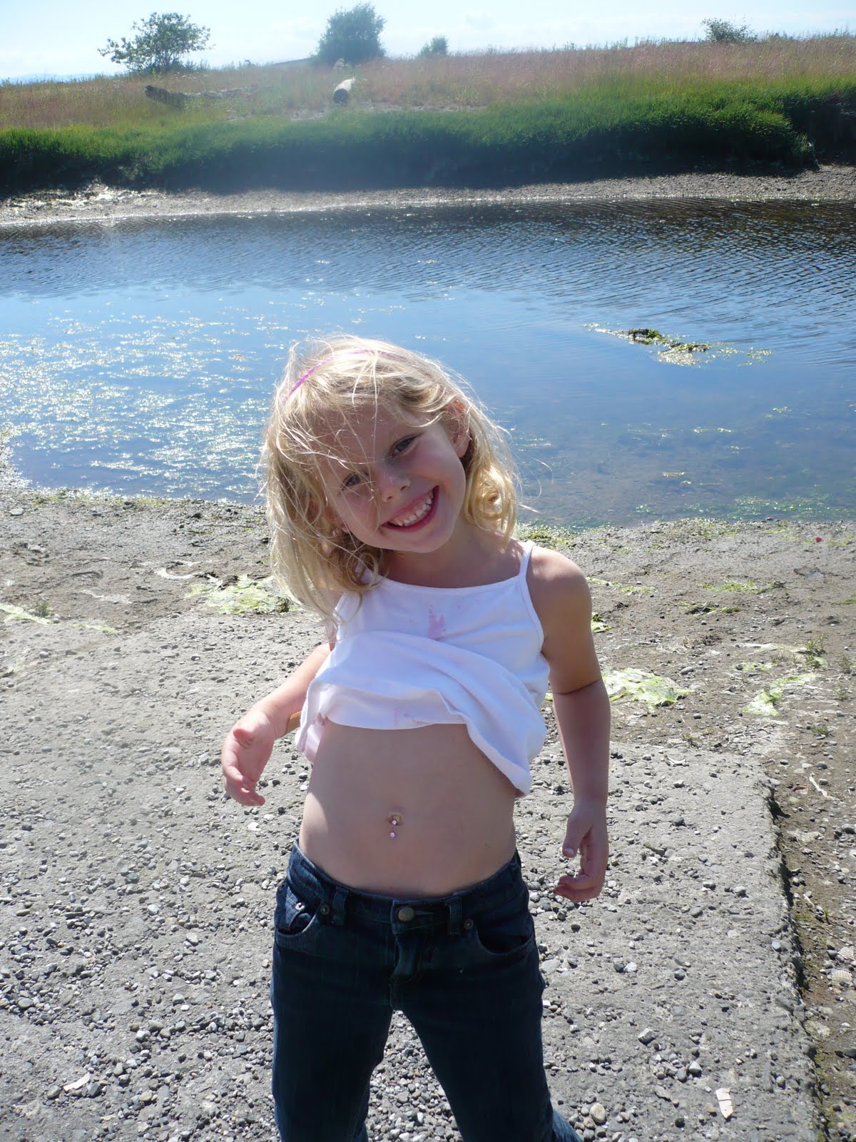 More of The Howe Girls: belly button ring?