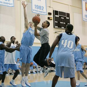 [obama+to+the+hoop.jpg]