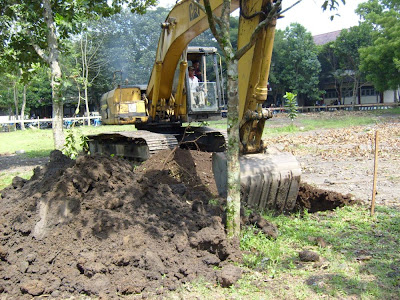 Gambar Proyek Galian Tanah dengan Alat Berat