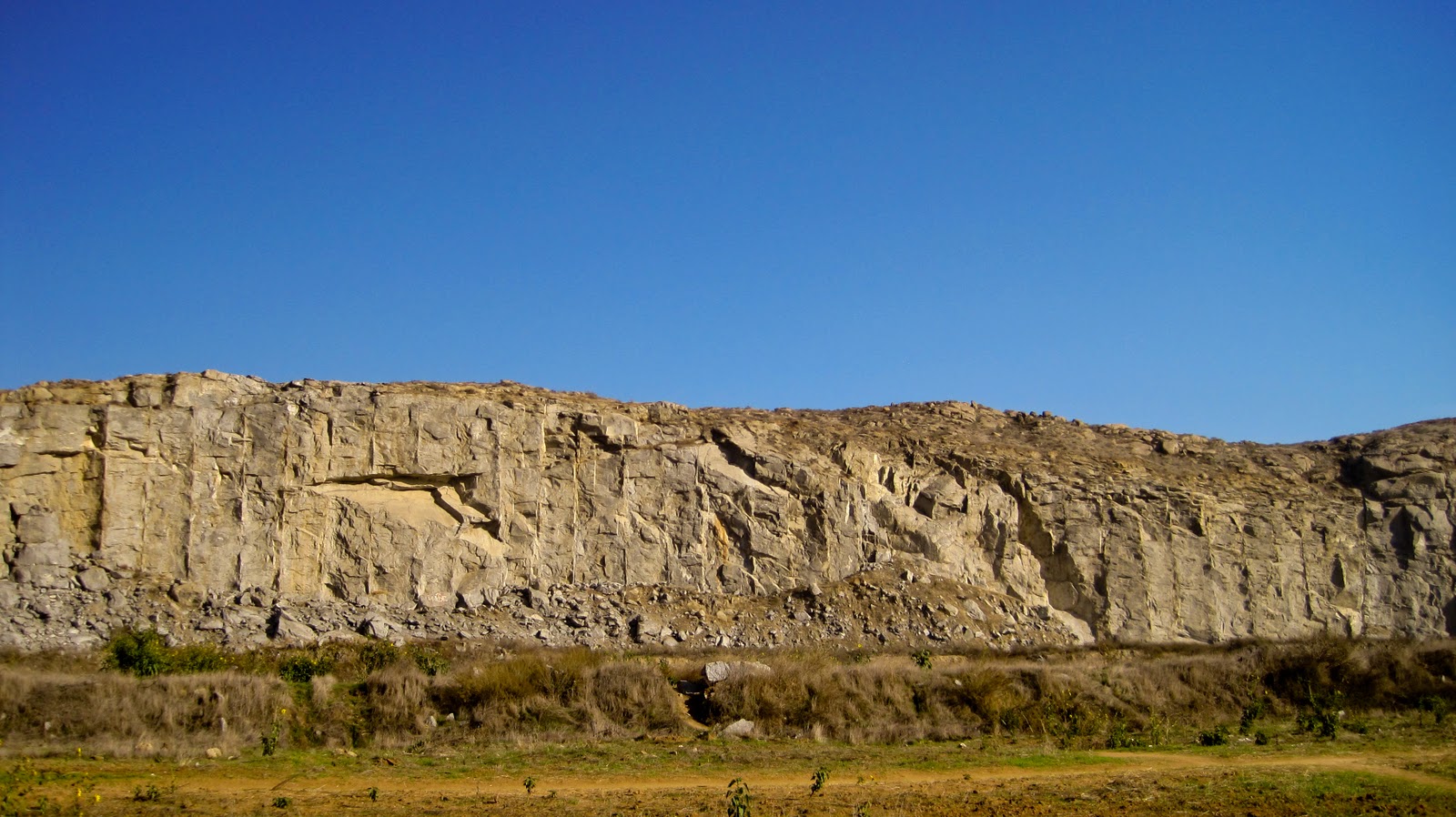 Legal Addictions LA ROCKS ? Riverside Quarry