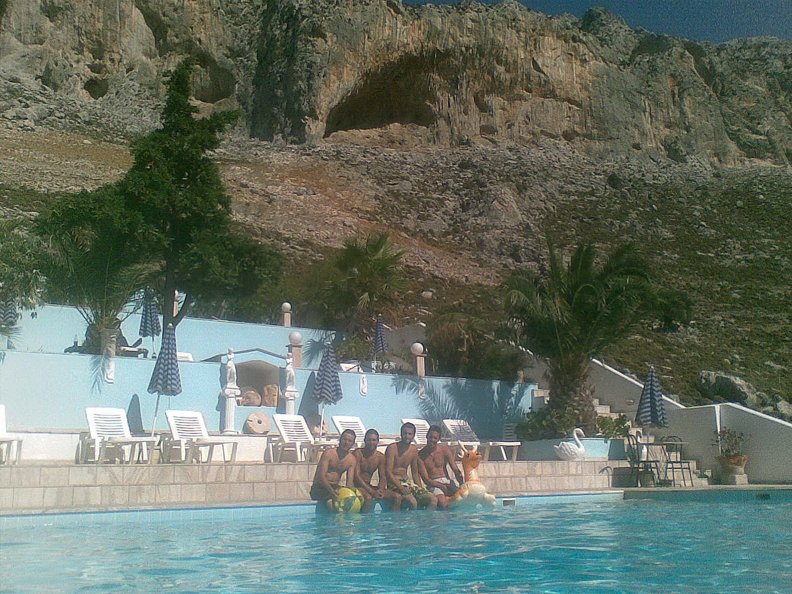 [piscina+kaliymnos0001.JPG]