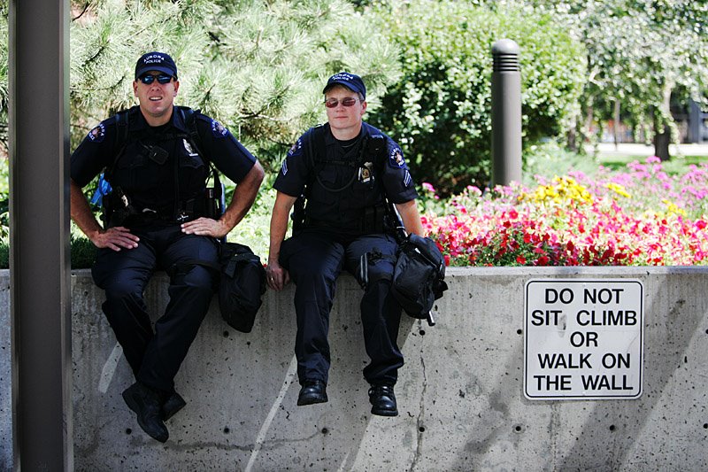 [2008_08_24_UnconvDenProtest1827b.jpg]