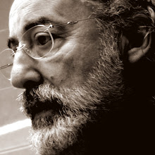 Máquina de coser palabras El hombreespejo (Vladimiro Rivas Iturralde)