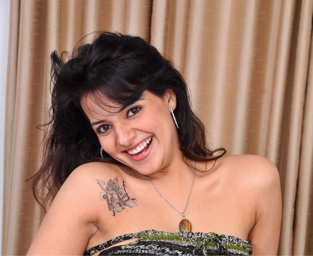 telugu actress saloni aswani fake nude pictures
