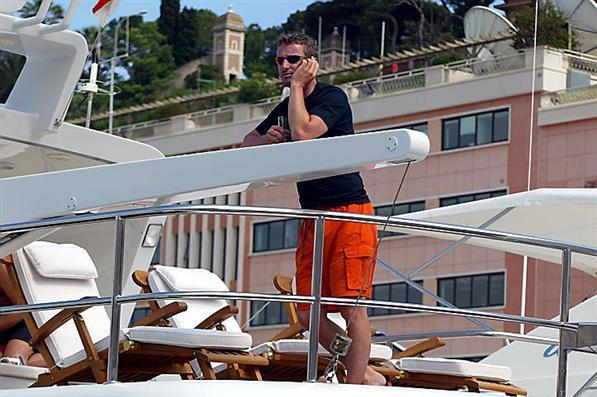 [Anaconda+Eddie+Irvine.JPG]