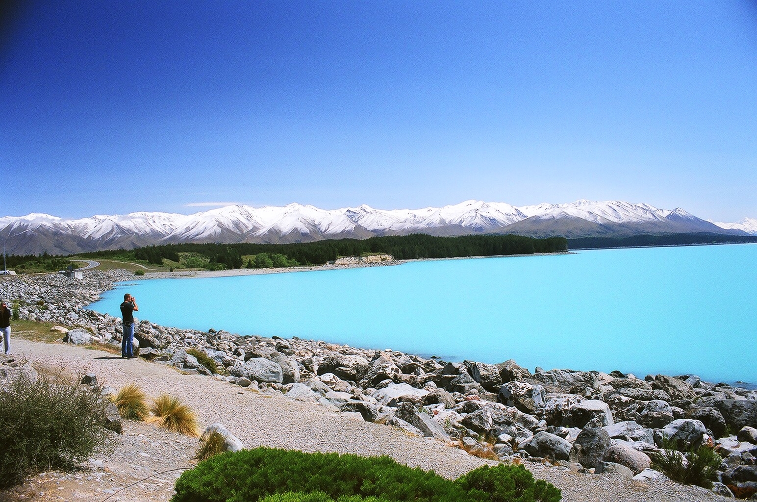 [opaque+turquoise+lake+on+way+to+christchurch.jpg]