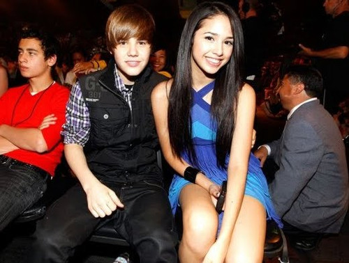 Justin Bieber was caught making out with his opening act Jasmine Villegas,