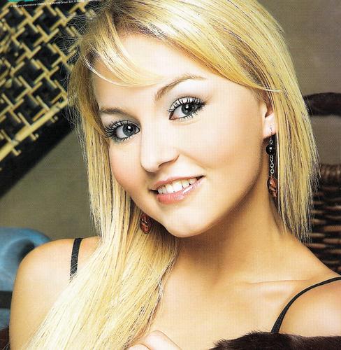 Angelique Boyer Images Gallery