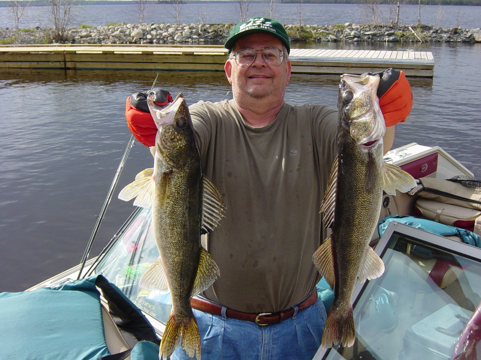 [Pakwash+Lake+Trophy+Walleye+Paul+Mann.JPG]