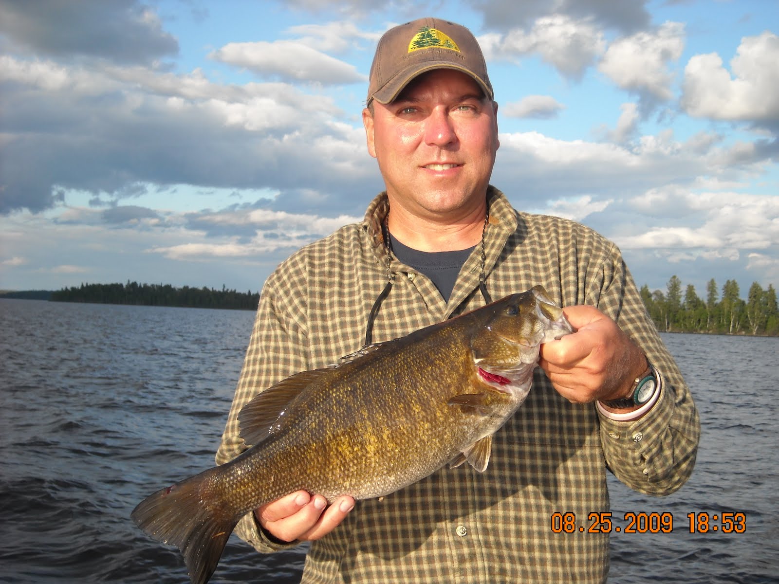 [Trophy+Smallmouth+Bass+Fishing.jpg]
