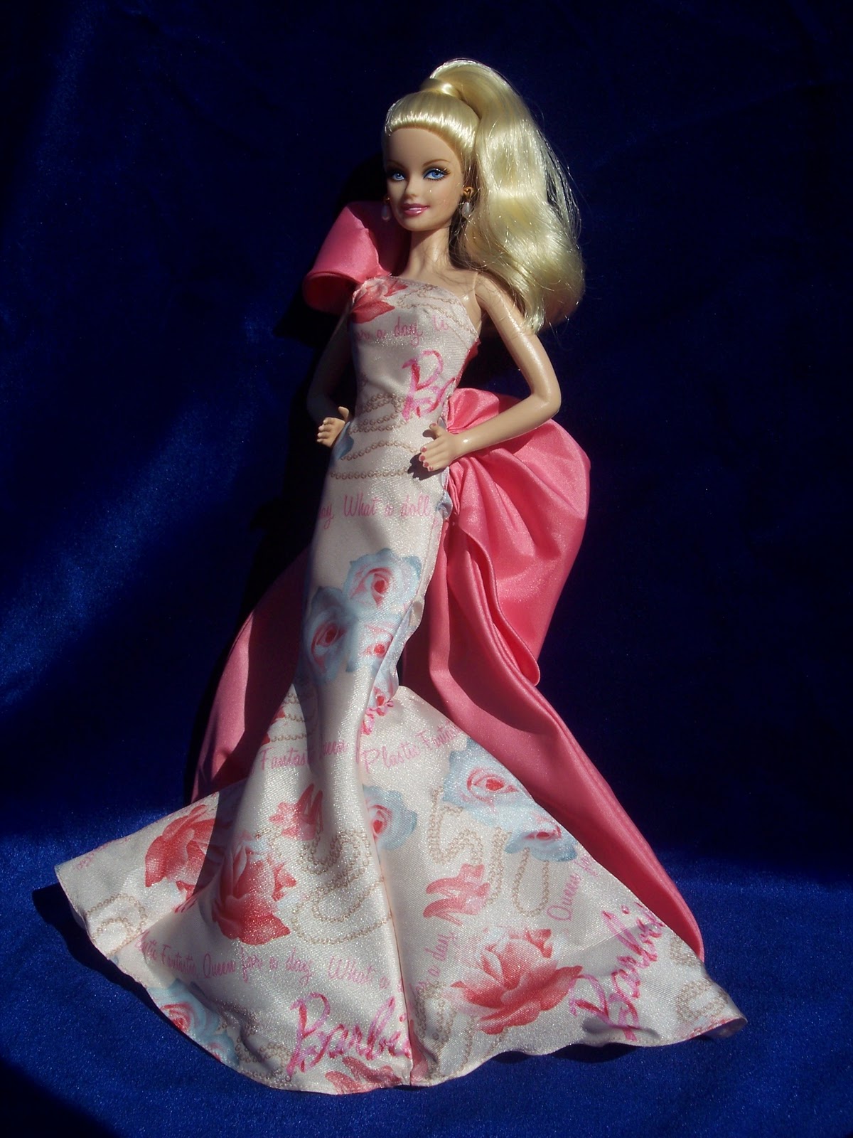Absolutely Avon Avon Exclusive Limited Edition Rose Splendor Barbie Doll for 2010 Caucasian