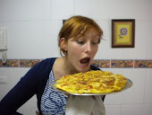 Ilona atacando una tortilla :)