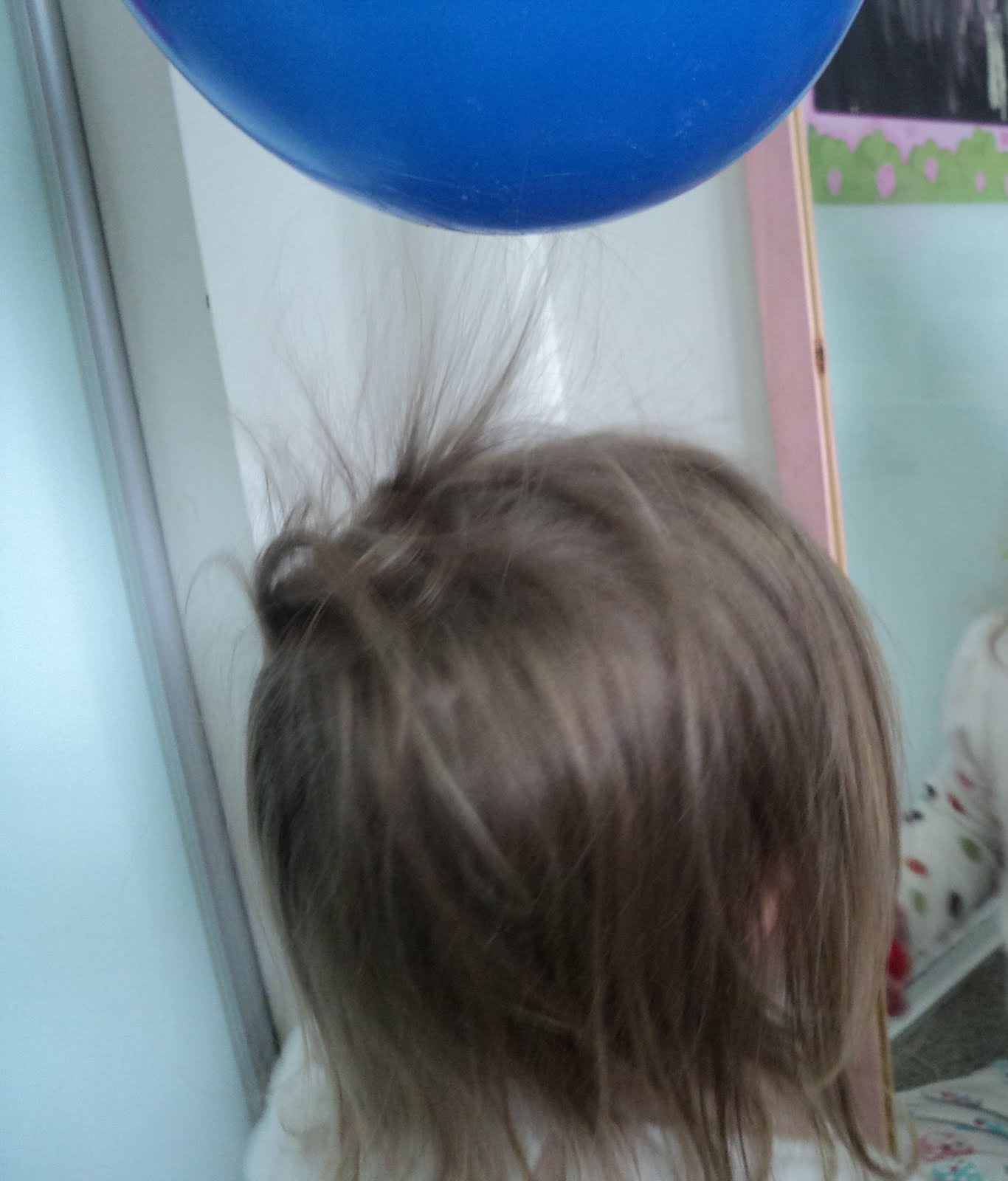 List 92+ Pictures See Static Electricity In The Dark Latest