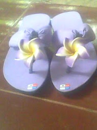 new sandal bunga warna warni.