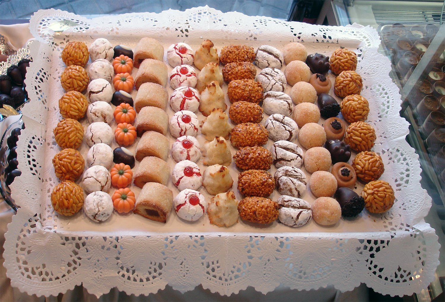[Panellets_(surtido).jpg]