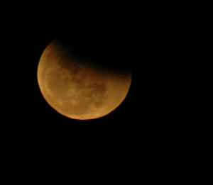 [MOON+eclipse.jpg]