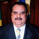 http://1.bp.blogspot.com/_4h97bFfBD7o/R1PlrkpNMwI/AAAAAAAAAB4/I1MibhqWzKg/s320/romulo_gouveia.jpg