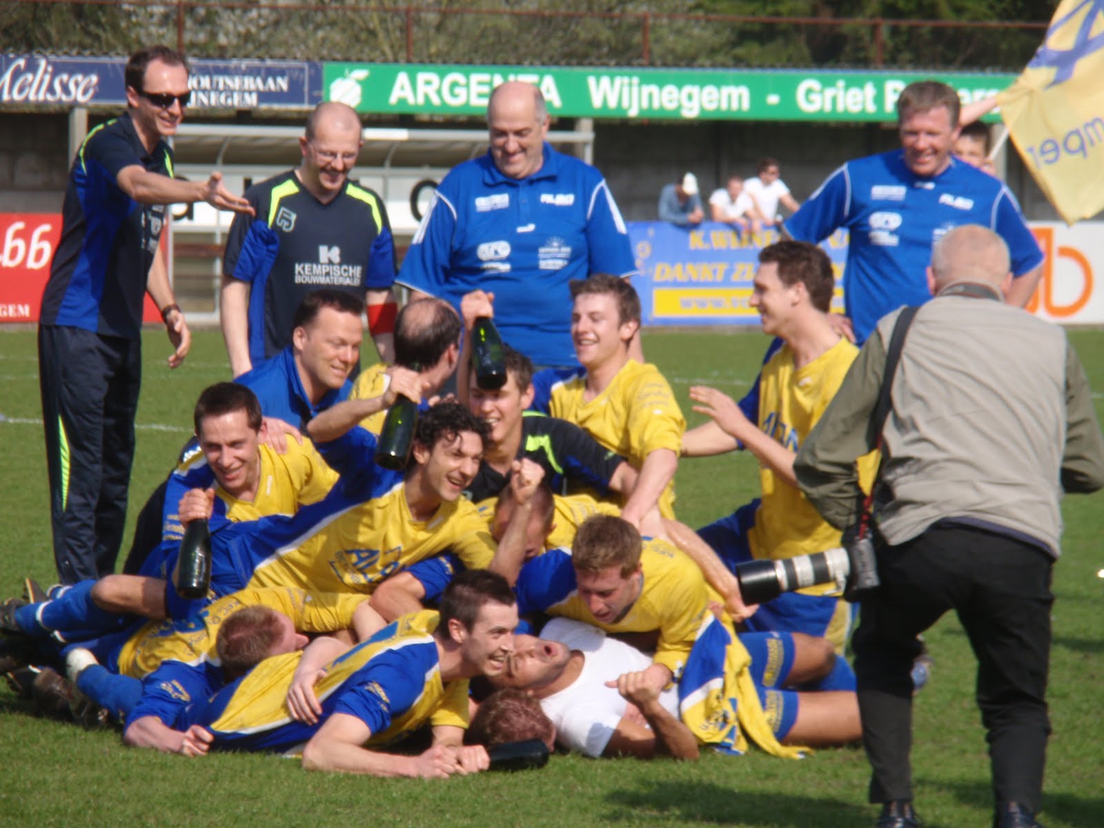 Pat's Football Travels Blog 18.04.10 K. Wijnegem VC 0 6 FC De Kempen