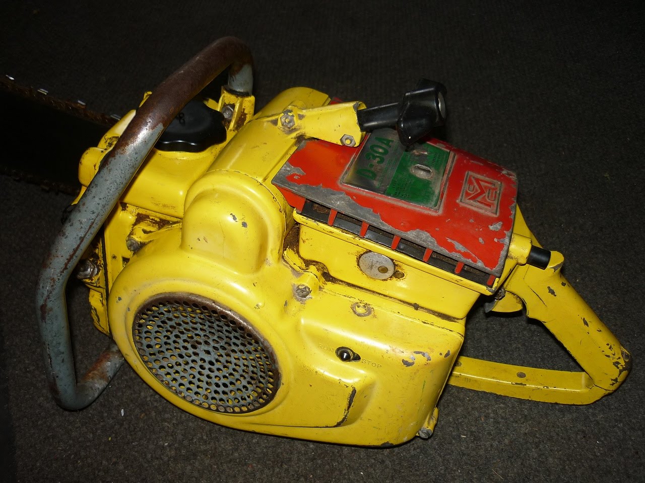 VINTAGE CHAINSAW COLLECTION MCCULLOCH D30.