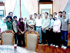 Pengurus bersama Rektor UGM