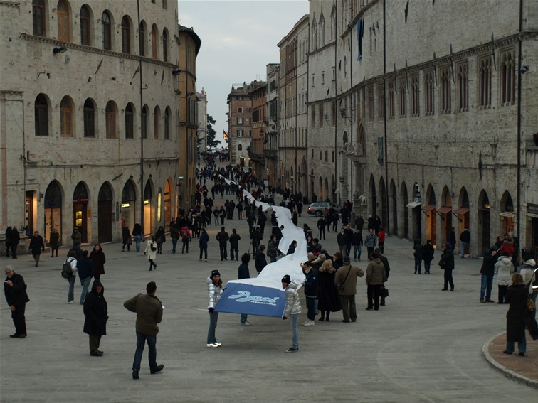 [baci_perugina_campaniachevai.jpg]