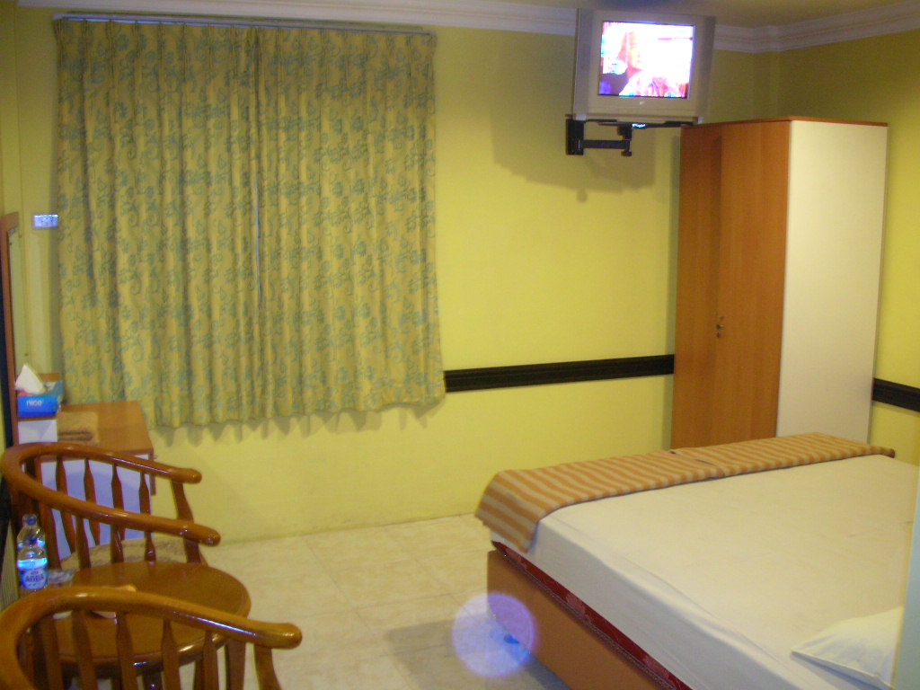 [Kamar+Depan+d.JPG]