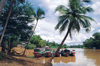Boats docked on the Sangker River
