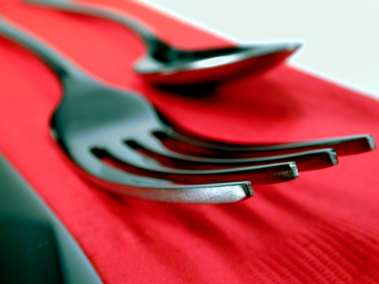 [Silverware_fork_red_napkin.jpg]
