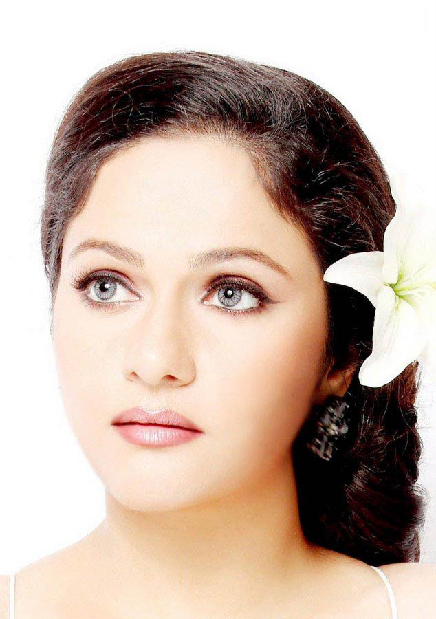 [Actress-Gracy-Singh-latest-photo-shoot-123bolly-com-13.jpg]