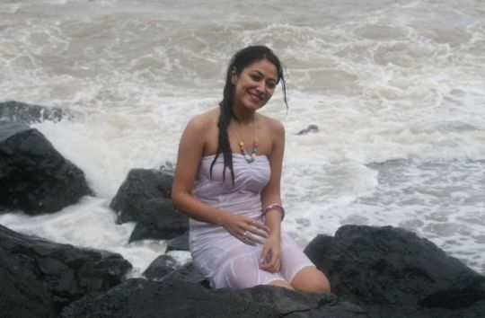 [Anjali-Pandey-wet-and-sexy-in-white-17.jpg]