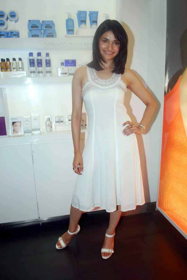 [Actress-Prachi-Desai-Stills-in-white-123bolly-com-11.jpg]