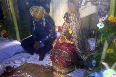 [dhoni-marriage-reception-photos-123bolly-com-20.jpg]
