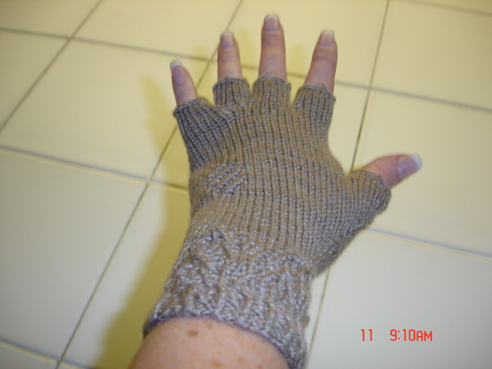 [bum+glove.JPG]