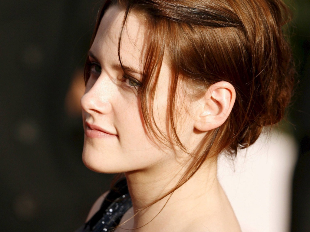 http://1.bp.blogspot.com/_56fMM3DfnGI/TQVBMiLDQ8I/AAAAAAAAACA/k1shqLfGgJI/s1600/Kristen_Stewart_1024x768-887611.jpeg