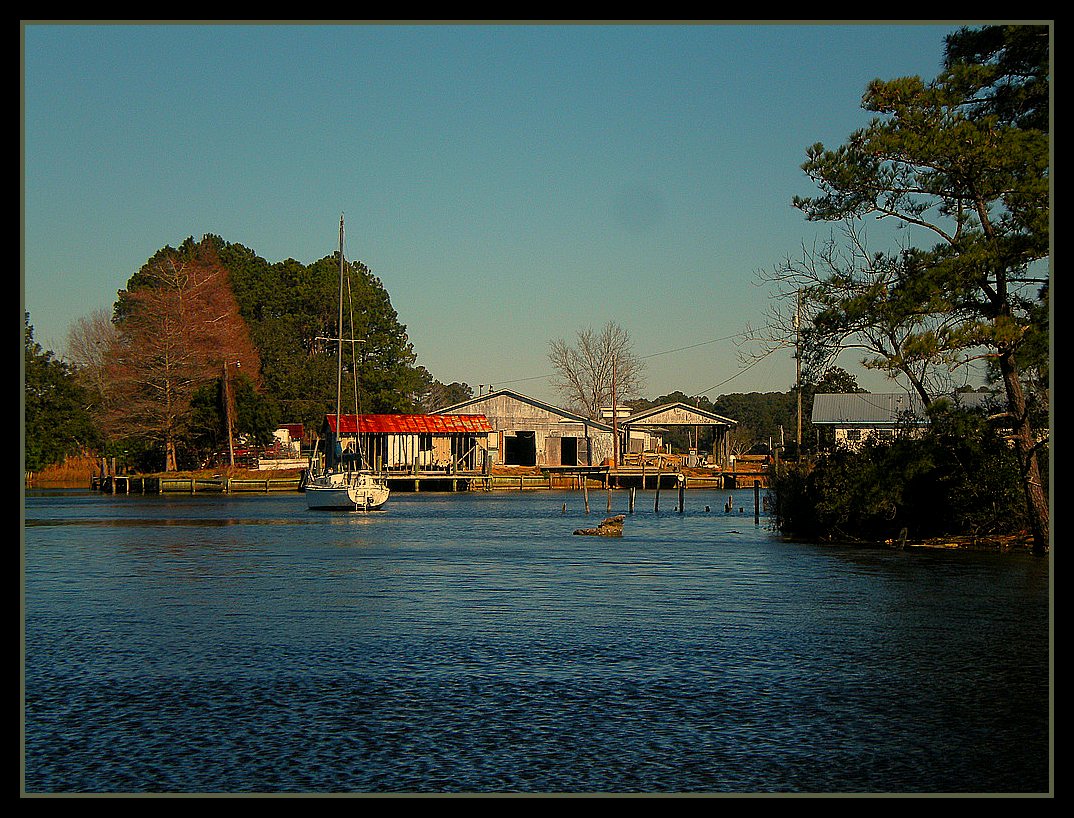 [boathouse+and+boat.jpg]