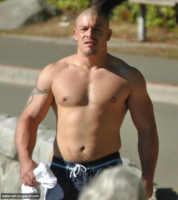 MORE MUSCLE MEN AND BODYBUILDERS