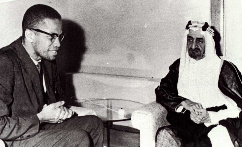 Malcolm x ~ " الرجل الذي مات واقفاً!  Malcolm+X+meets+Prince+Faisal+1964+Jeddah